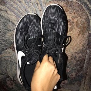 Nike Shoes - Nike Roshe Running Shoes Nike Shoes - Nike Roshe Running Shoes